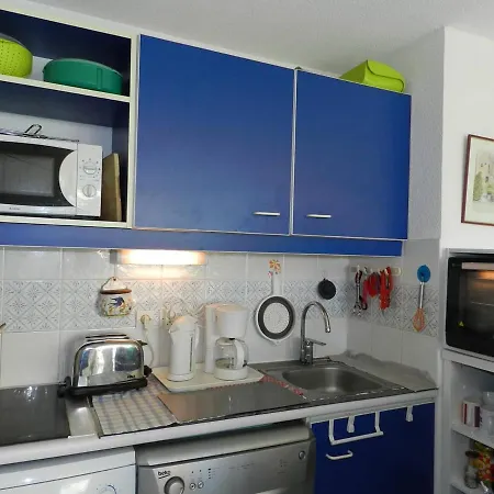 Apartment Le Lavandou, 2 Pieces, 4 Personnes - Fr-1-713-43 Le Lavandou