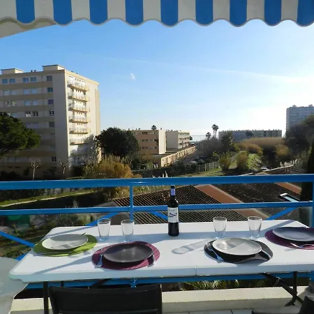 Le Lavandou, 2 Pieces, 4 Personnes - Fr-1-713-43 Apartment