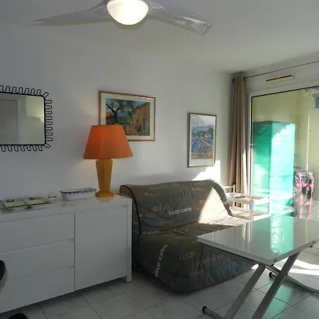 Le Lavandou, 2 Pieces, 4 Personnes - Fr-1-713-43 Apartment
